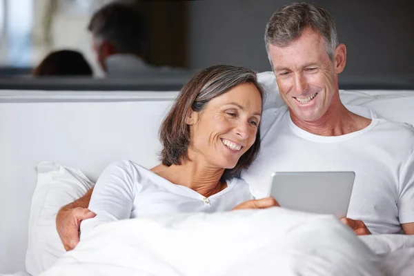Entertainment Bed Happy Mature Couple Sitting Bed Digital Tablet — Stock Photo, Image