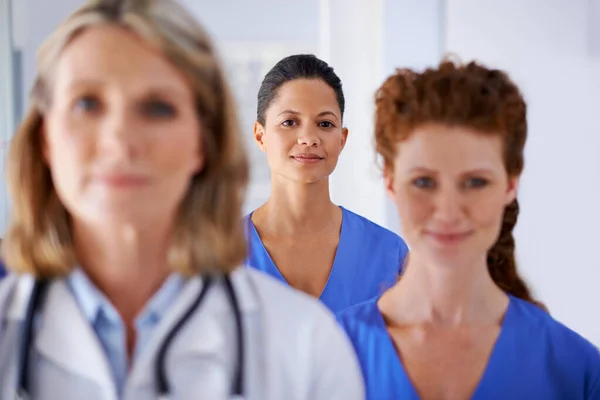 Giving You Care You Deserve Portrait Attractive Female Nurse Standing — Stock Photo, Image