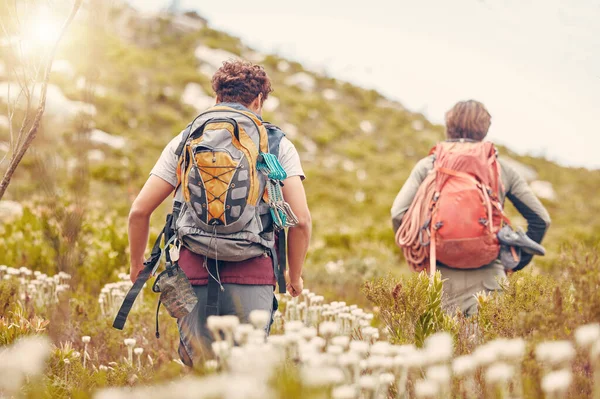 Hiking Couple Nature Walking Mountain Hill Environment Nature Countryside Wildflowers — Stock Photo, Image