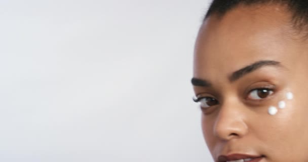 Svart Kvinna Hudvård Och Ansiktskräm Kosmetika För Hälsa Skönhet Och — Stockvideo