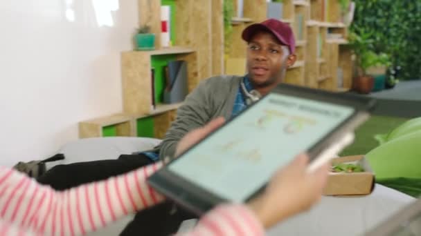 Marktforschung Digitales Tablet Design Agentur Büro Team Und Planungsstrategie Daten — Stockvideo