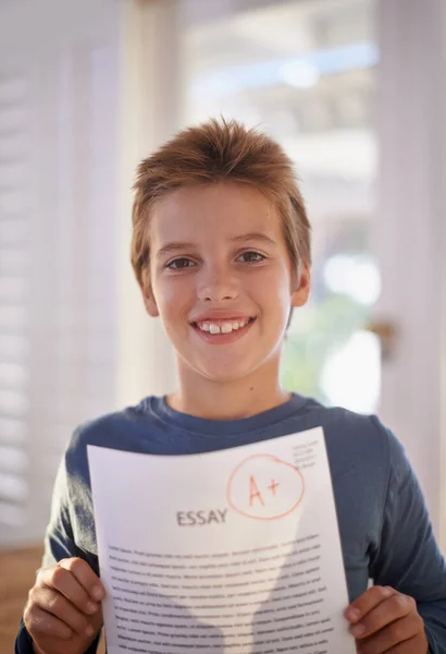 Questo Giovanotto Ubriaco Fradicio Ragazzo Orgoglioso Regge Suo Saggio Che — Foto Stock