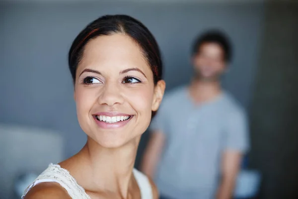Heeft Een Positieve Kijk Het Leven Een Glimlachende Vrouw Met — Stockfoto
