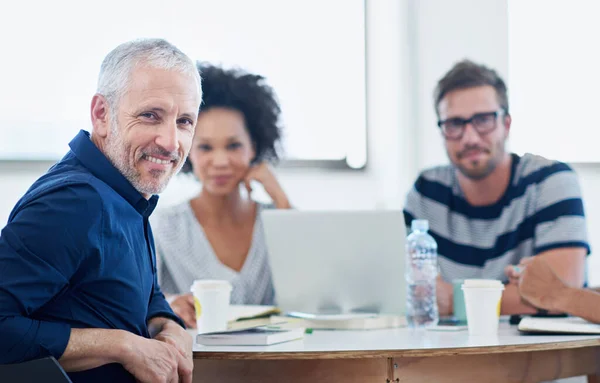 Equipo Perfecto Retrato Grupo Diseñadores Trabajando Una Oficina — Foto de Stock