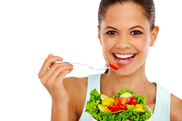 Desfrutar Uma Salada Retrato Uma Bela Jovem Mulher Comendo Uma — Fotografia de Stock