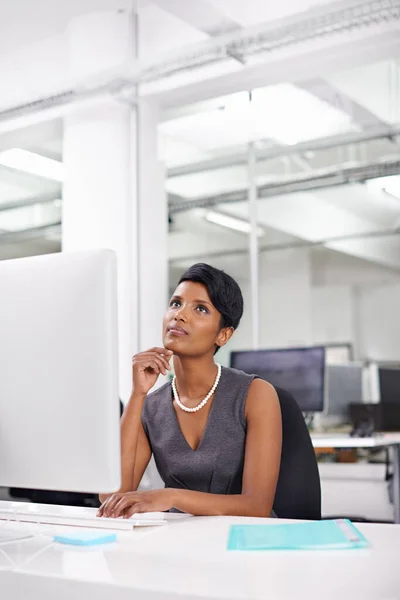 Muss Perfekt Sein Eine Attraktive Junge Geschäftsfrau Ihrem Büro — Stockfoto