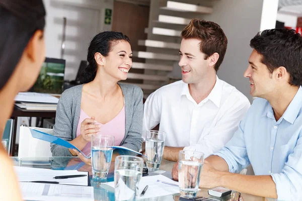 Una Directora Creativa Muy Apreciada Feliz Equipo Colegas Creativos Haciendo — Foto de Stock