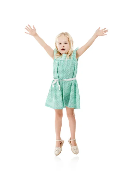 Поднимись Небу Студийный Снимок Милой Маленькой Девочки Прыгающей Радости Белом — стоковое фото
