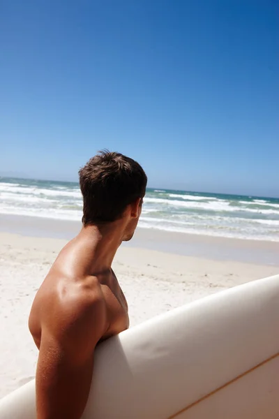 Zijn Kleurtje Perfectioneren Voor Een Surf Sessie Hoofd Schouders Van — Stockfoto