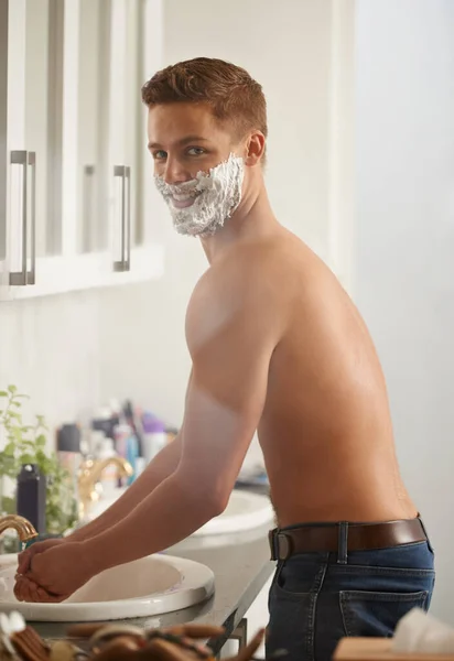 Hora Deshacerse Esta Barba Retrato Recortado Hombre Afeitándose Baño —  Fotos de Stock