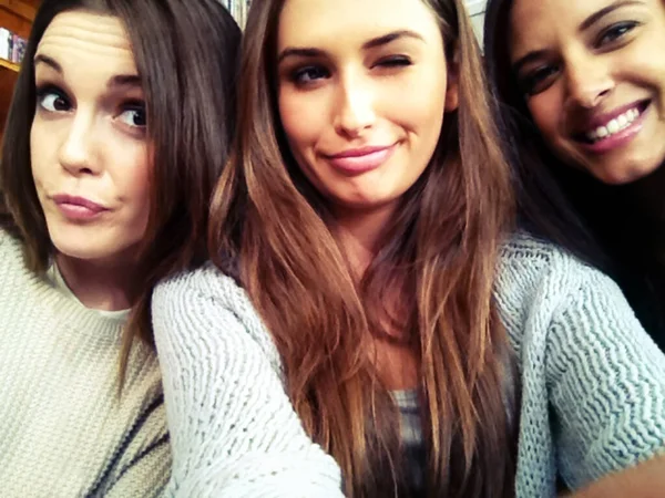 Young Beauties Three Beautiful Young Women Taking Selfie — Stock Photo, Image