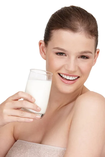 Γάλα Για Γερά Και Υγιή Οστά Μια Χαμογελαστή Έφηβη Που — Φωτογραφία Αρχείου