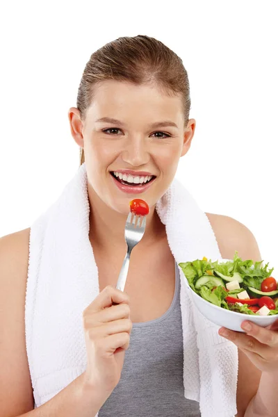 緑を食べることはリーン滞在する 健康的な十代の女の子の頭と肩のショットワークアウト後にサラダを楽しんで — ストック写真