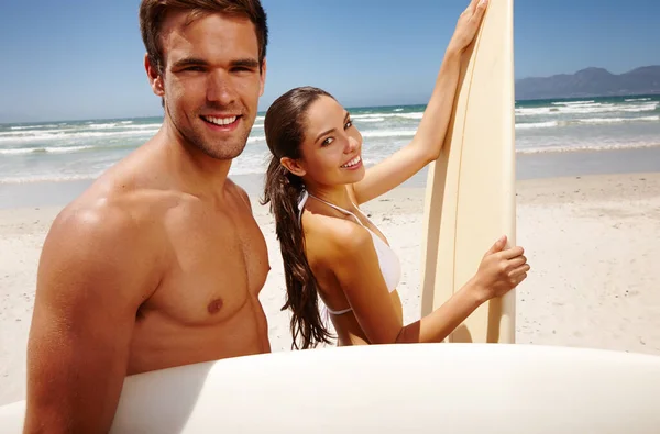 Ela Causa Ondas Meu Coração Jovem Casal Segurando Pranchas Surf — Fotografia de Stock