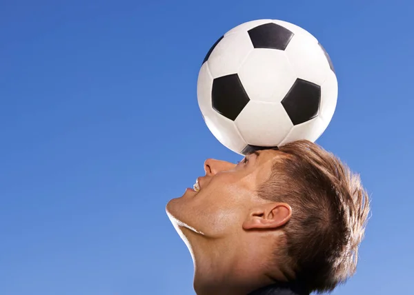 Han Kan Göra Det Här För Houis Ung Fotbollsspelare Studsar — Stockfoto
