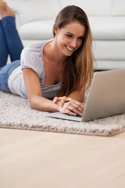 Joys Wireless Freedom Beautiful Woman Using Laptop While Lying Floor — Stock Photo, Image