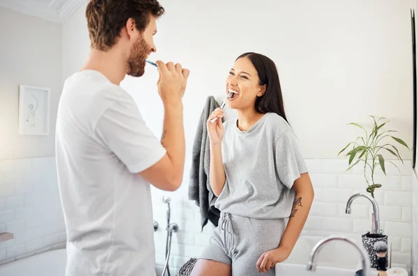 Love Morning Couple Bathroom Brushing Teeth Together Doing Daily Routine — Stock Photo, Image