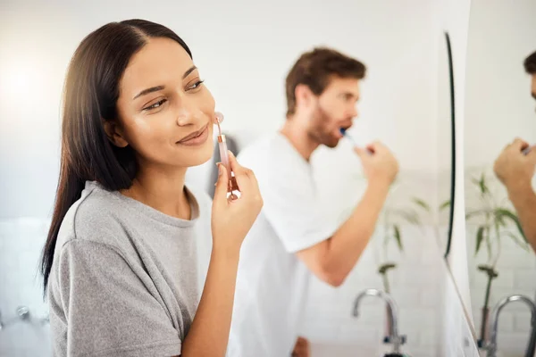 Makeup Face Beauty Woman Using Cosmetics Bathroom Home Her Man — Stock Photo, Image
