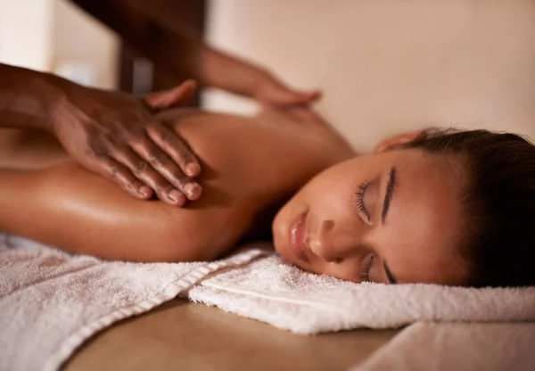 Relaxing Place Young Woman Enjoying Relaxing Massage Day Spa — Stock Photo, Image