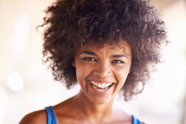 Niets Houdt Haar Tegen Dit Weekend Een Zelfverzekerde Jonge Vrouw — Stockfoto