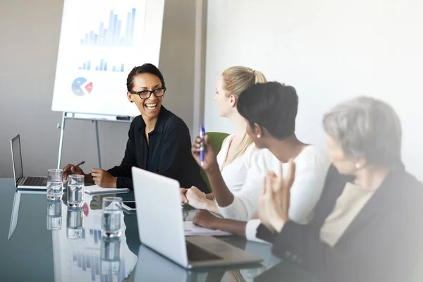 Discutir Seu Próximo Passo Grupo Colegas Trabalho Que Têm Uma — Fotografia de Stock