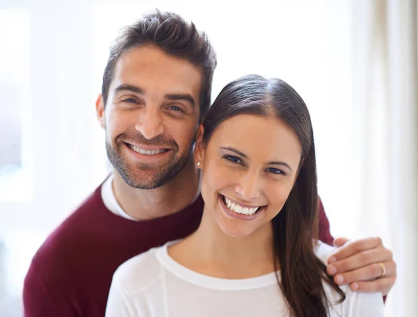 Amor Duradero Una Pareja Joven Afecto Pasar Tiempo Calidad Juntos — Foto de Stock