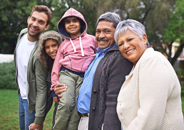 Amore Una Famiglia Rende Bella Vita Una Famiglia Multigenerazionale — Foto Stock