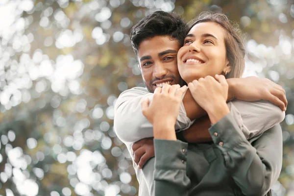 Happy Couple Hugging Nature Park While Date Spring Vacation Bokeh — Stock Photo, Image