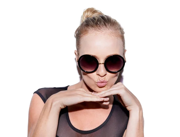 She Gets Away Portrait Attractive Young Woman Sunglasses Posing Playfully — Stock Photo, Image
