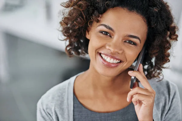 Taking Calls Young Businesswoman Her Cellphone — Stock Photo, Image