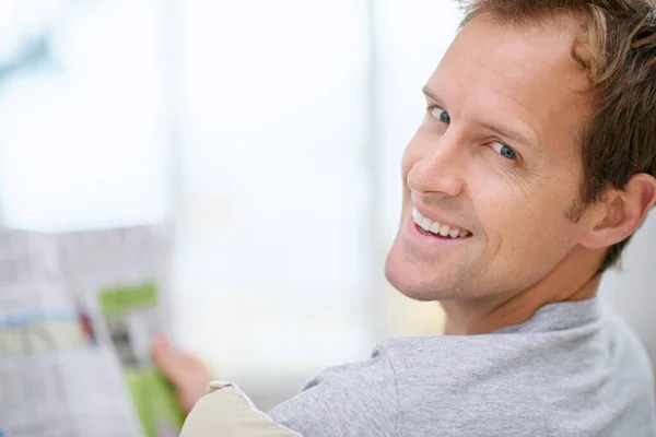 Getting His Daily News Portrait Handsome Man Reading Newspaper Home — Stock Photo, Image