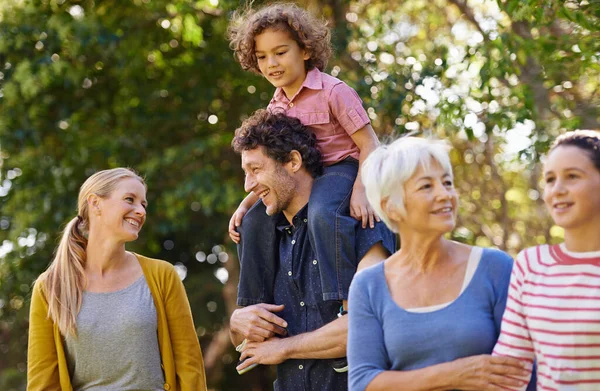 Samen Tijd Doorbrengen Als Een Familie Een Kleine Familie Genieten — Stockfoto