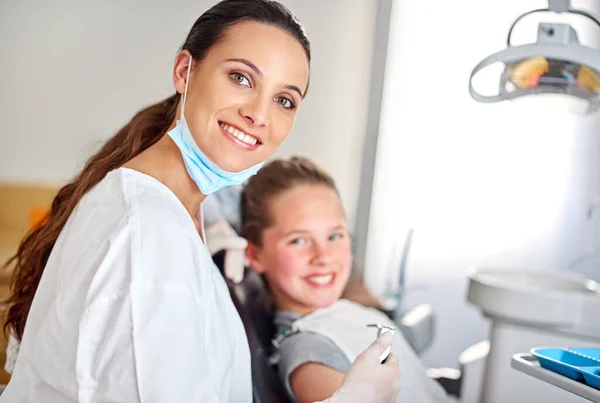 Your Friendly Dentist Female Dentist Her Child Patient — Stock Photo, Image