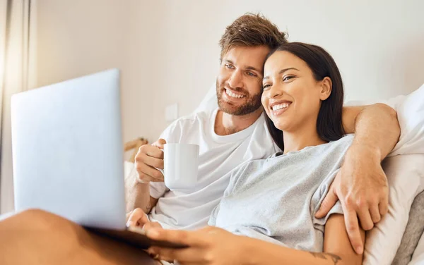 Amor Casal Laptop Com Homem Mulher Série Streaming Serviço Assinatura — Fotografia de Stock