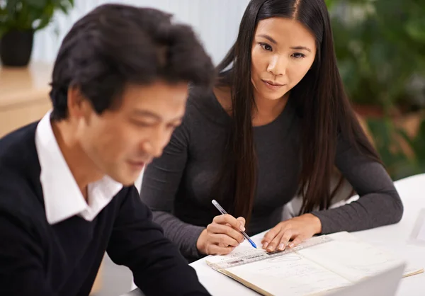 Esfuerzo Equipo Dos Profesionales Empresariales Que Trabajan Juntos Proyecto — Foto de Stock