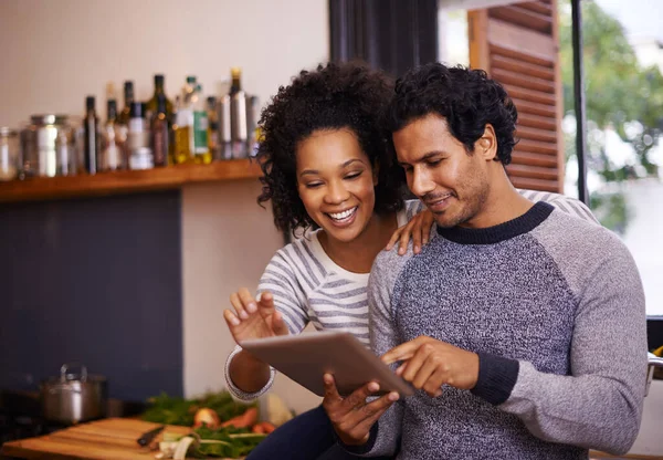 Lasst Uns Dieses Rezept Für Das Abendessen Ausprobieren Ein Junges — Stockfoto