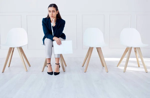 Portret Kobiety Biznesu Czeka Rozmowę Kwalifikacyjną Lub Kandydata Stres Siedzi — Zdjęcie stockowe