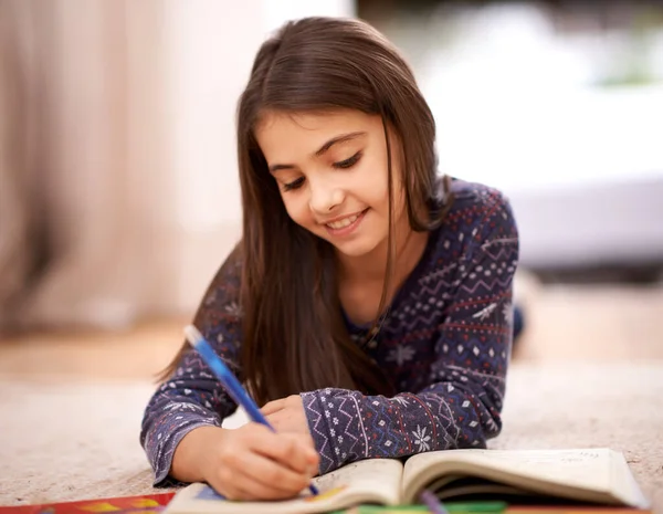 Creating Young Age Young Girl Coloring While Lying Floor — Stock Photo, Image