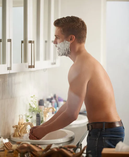 Time Get Rid Beard Cropped Portrait Man Shaving His Bathroom — Stock Photo, Image