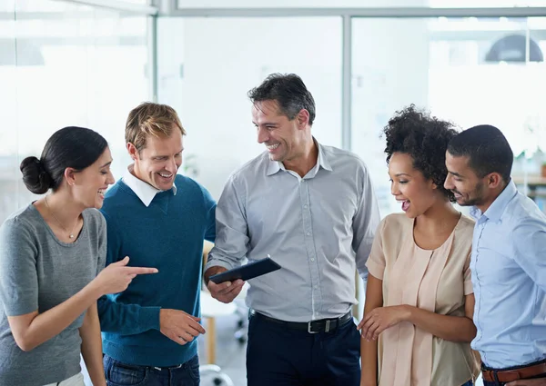 Esos Son Algunos Diseños Impresionantes Grupo Diversos Colegas Que Utilizan — Foto de Stock