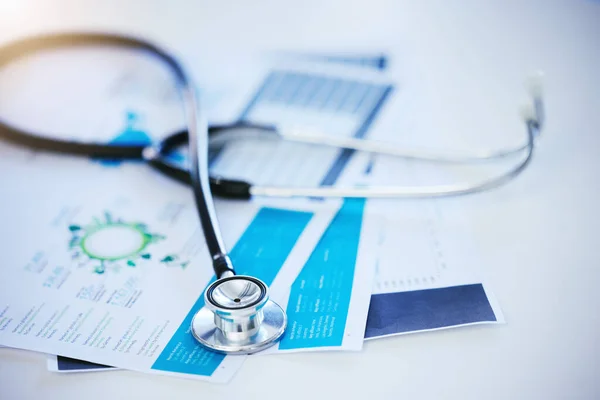 Dokumenty Dotyczące Stetoskopu Papieru Lub Ubezpieczenia Zdrowotnego Szpitalu Medycznym Gabinecie — Zdjęcie stockowe