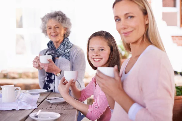 Glück Ist Eine Tasse Tee Drei Generationen Der Frauen Einer — Stockfoto