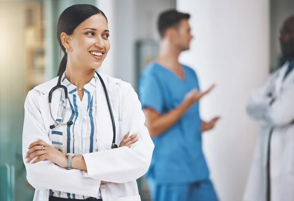 Gezondheidszorg Innovatie Trotse Dokter Glimlachen Enthousiast Medisch Succes Het Ziekenhuis — Stockfoto