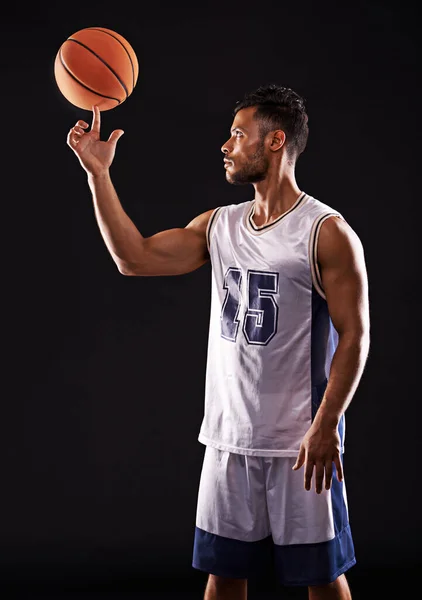 Dia Memiliki Keterampilan Yang Murni Studio Shot Dari Pemain Basket — Stok Foto