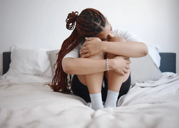Κατάθλιψη Άγχος Και Θλιμμένη Γυναίκα Στο Κρεβάτι Ψυχικά Υγιές Πρόβλημα — Φωτογραφία Αρχείου
