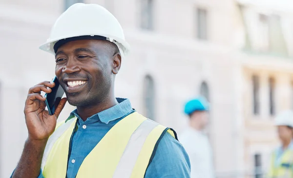 Trabajador Construcción Utilizando Teléfono Inteligente Para Llamadas Telefónicas Lugar Retrato — Foto de Stock