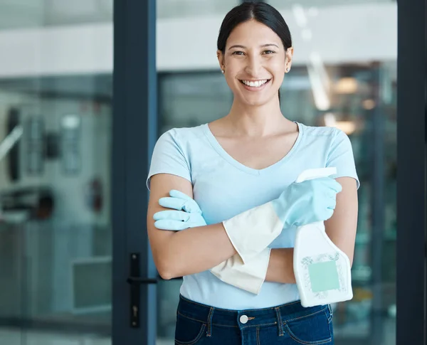 Retrato Una Mujer Limpiadora Mucama Con Guantes Detergente Listo Para — Foto de Stock