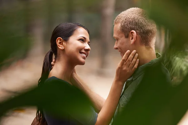 Perso Nella Foschia Del Romanticismo Primaverile Vista Ritagliata Una Giovane — Foto Stock