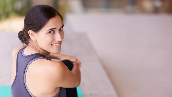 Estás Pronto Para Entrar Forma Retrato Uma Jovem Mulher Sentada — Fotografia de Stock