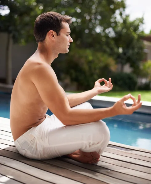 Friedliche Gelassenheit Ein Mann Bei Einer Meditationsübung — Stockfoto